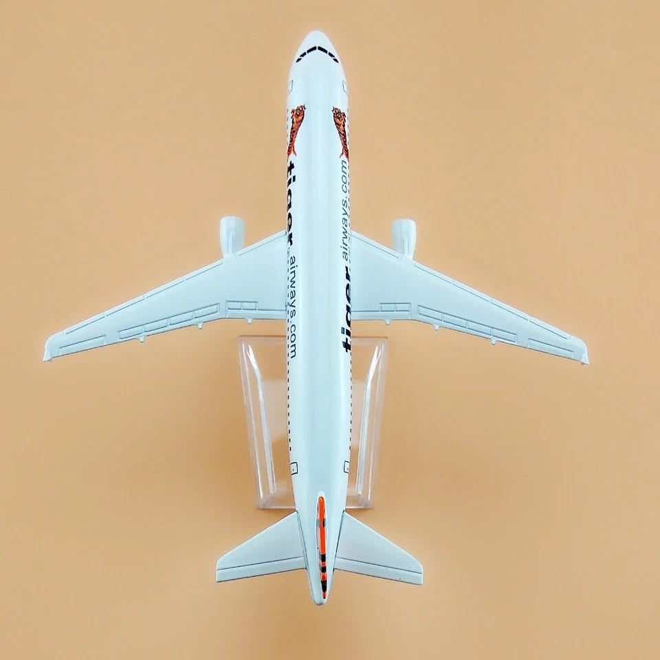 1:400 Diecast Airplane Model 16cm Tigerair Singapore Airbus A320 Collection Gift - Image 4 of 4