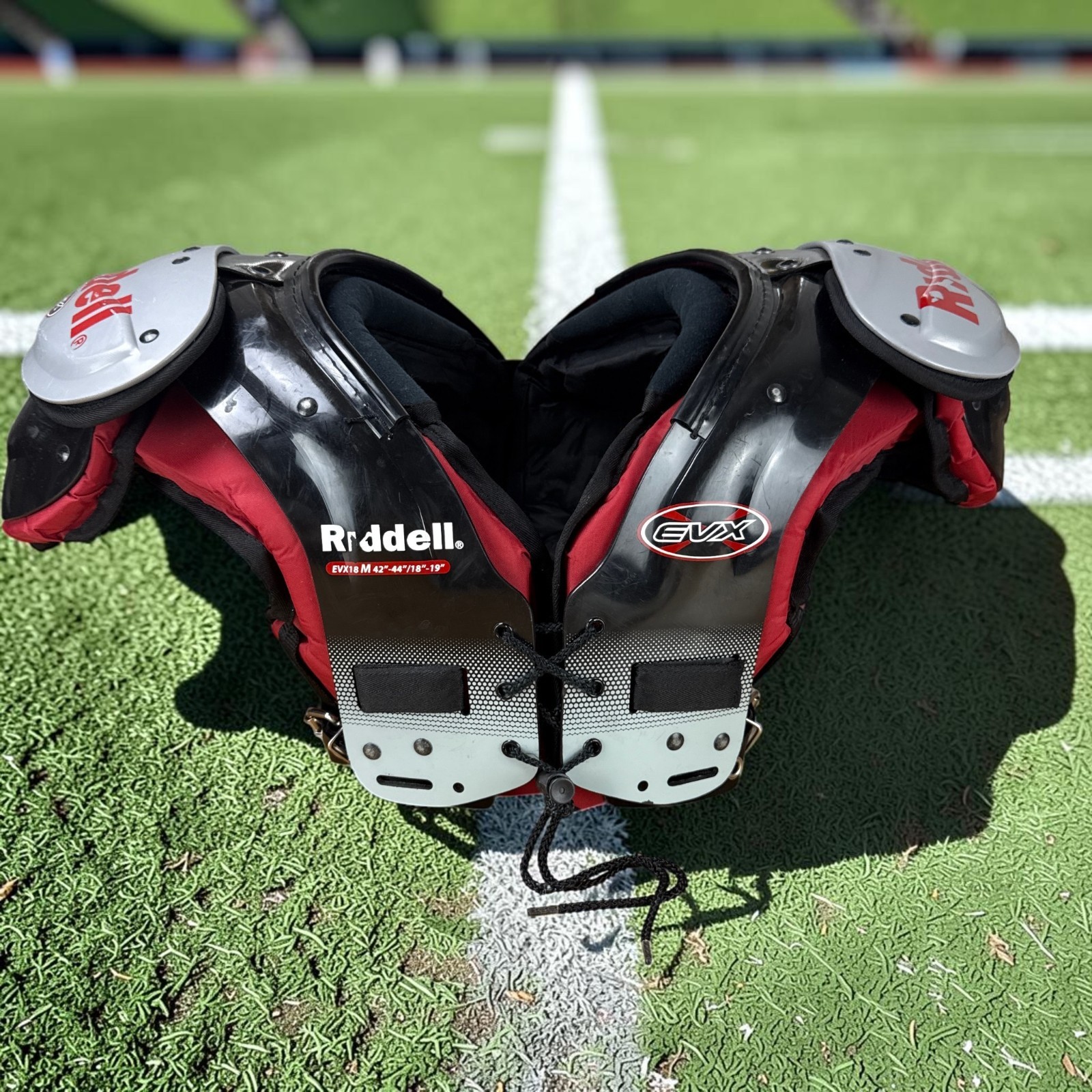 Riddell EVX18 Football Shoulder Pads Size Medium M 42"-44" 18"-19" Black Red