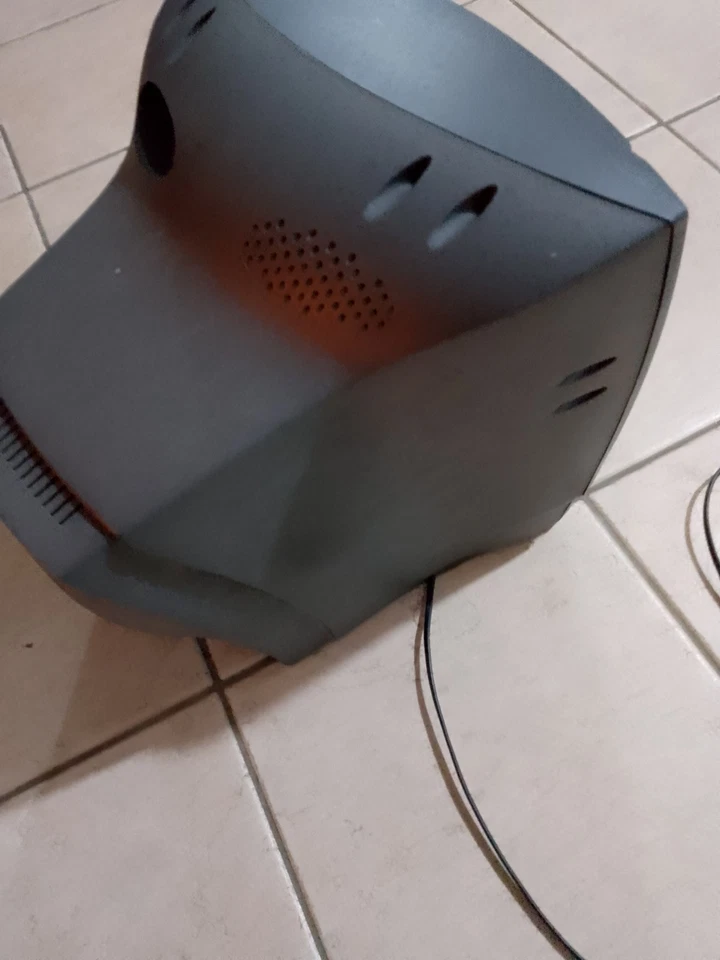 Philips 14PT1342/20 14-Inch CRT TV/Monitor – Retro Gaming & Vintage Display - Image 3 of 4