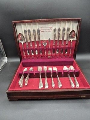 Vintage 1847 Rogers Brothers 51 piece Silverplate Adoration Flatware Set