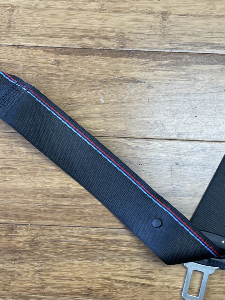 BMW M5 F90 2017-2023 cinturón de seguridad trasero derecho negro M tricolor 8092488 OEM Foto 4 de 4