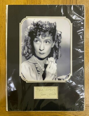 Eine ORIGINAL Signatur von CARRY ON's Esma Cannon 