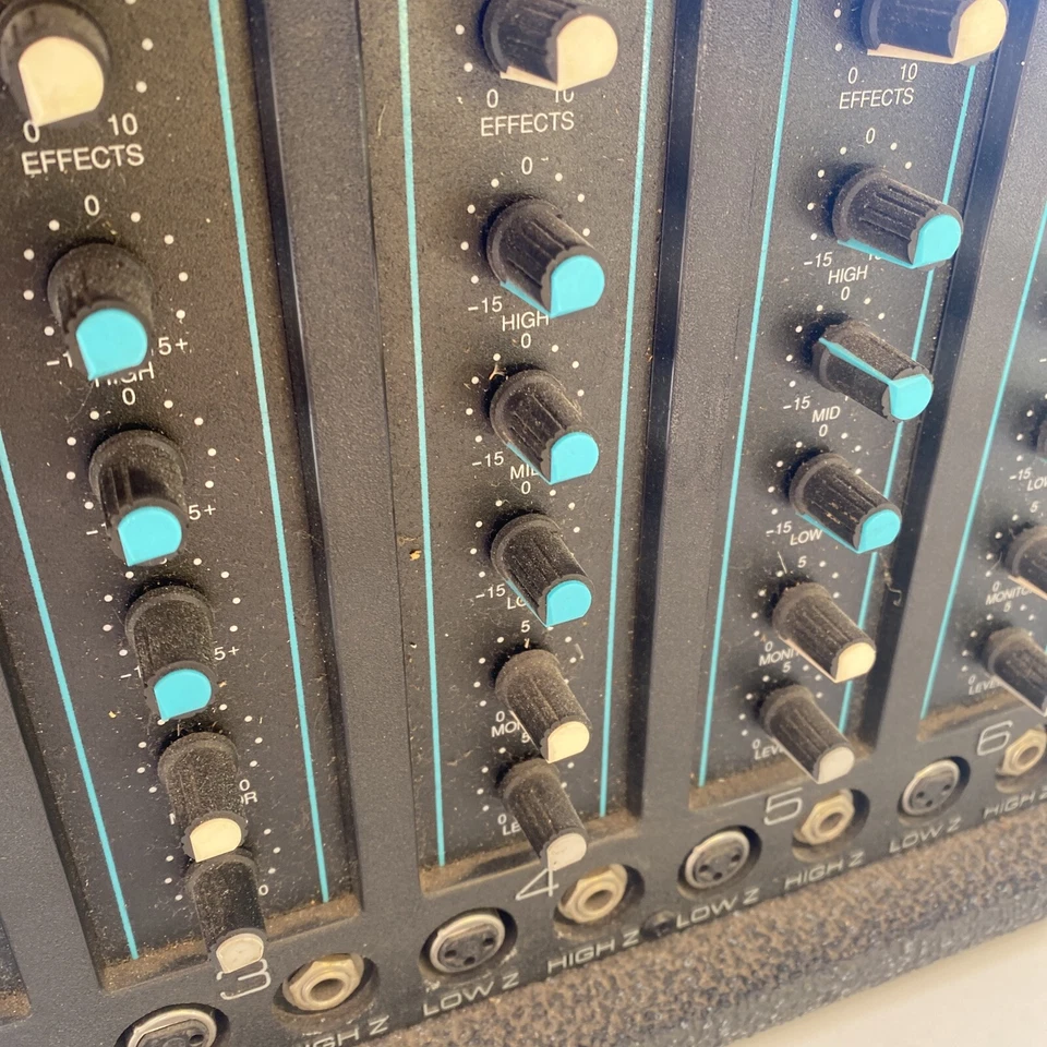 Peavey XR 680C / 400BH 8-Channel 210w/ 4ohms Powered Mixer Mixing Console - Image 4 of 4