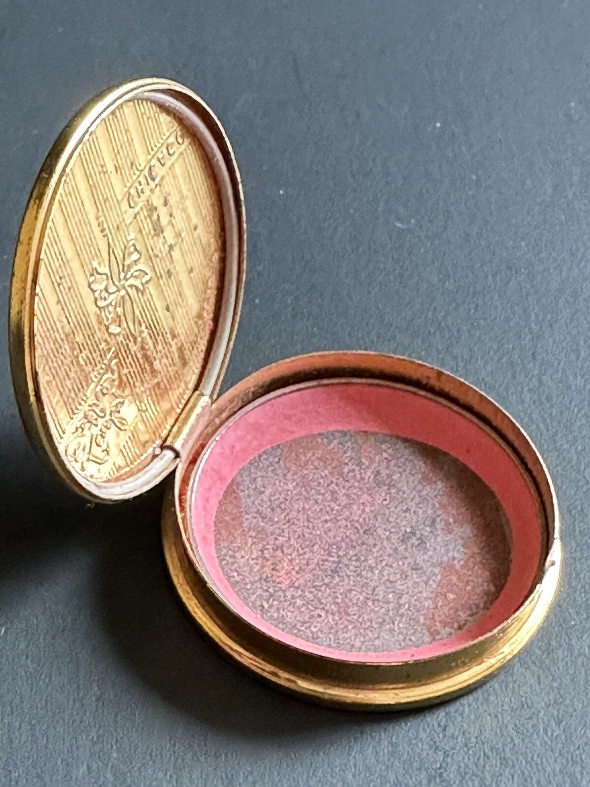 Antique Rough Compact Antique Art Deco Lady Ester Cream Rouge No. 4 shade in a brass compact ...