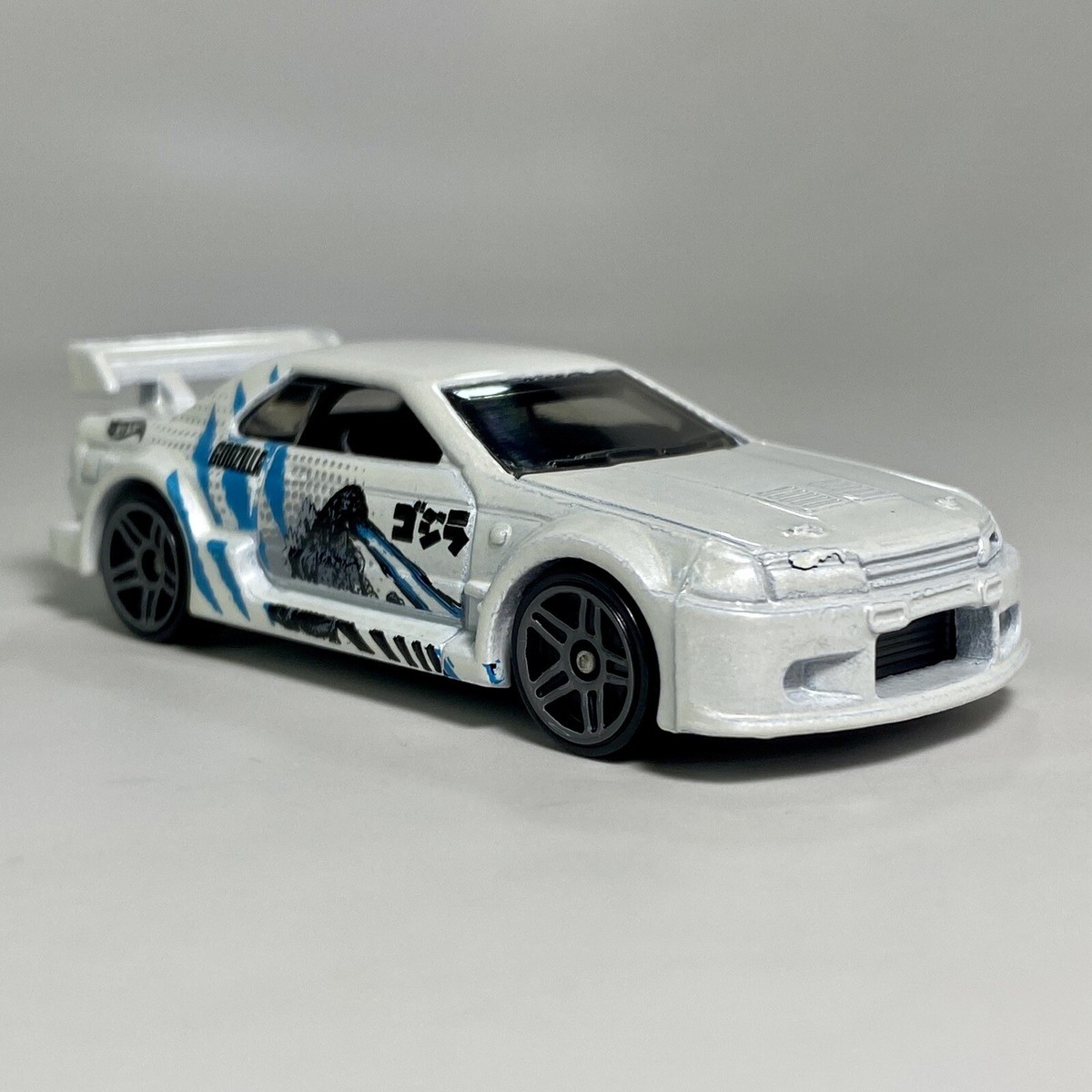 Nissan Skyline GT-R [R32] GODZILLA 1:64 Diecast Diorama Model Car