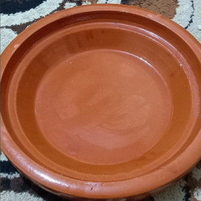 Tagine marocain traditionnel poterie fait à la main
