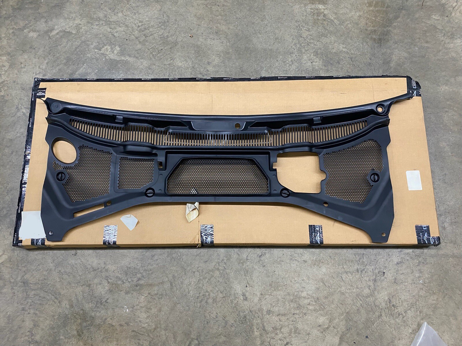 2012-2017 Bentley Continental GT GTC Front Windshield Cowl Panel 3W8 819 415 N