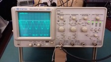 GW Instek GOS-6112 100MHz 2-channel dual-sweep analog portable oscilloscope