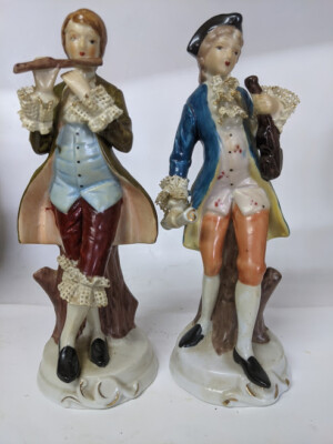 Vintage Dresdner Spitze Porzellan Figuren Flötenspieler Junge und Geigenspieler Junge 