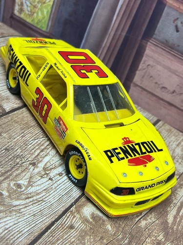 VTG 91' Revell Michael Waltrip #30 Pennzoil Pontiac Grand Prix 1/24 Die-Cast Car - Picture 6 of 10