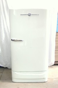 General Electric Authentic 1950's Vintage Refrigerator AC-82-AA16 Clean- READ