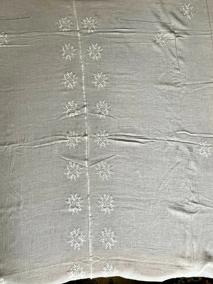 Fine cotton tablecloth and 4-napkin set   - Image 3 of 4