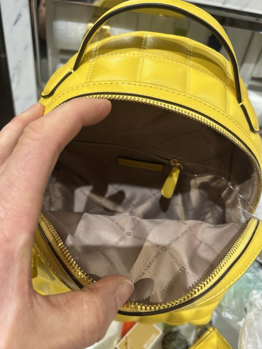 MICHAEL KIRS SHEILA DAISY YELLOW
MEDIUM BACKPACK MICHAEL KORS SHEILA MEDIUM FRONT POCKET BACKPACK QUILTED  main image 3
