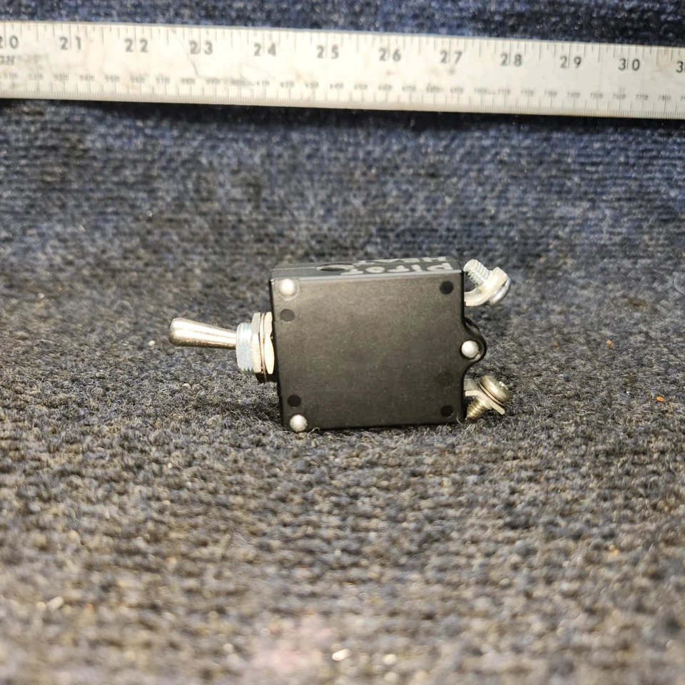 W31X2M1G15 | Tyco Electronics Serie W31 | Disyuntor - 15 amperios Foto 3 de 4