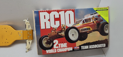 NEW VINTAGE 1992 TEAM ASSOCIATED RC10 B STAMP CHAMPIONSHIP EDITON
