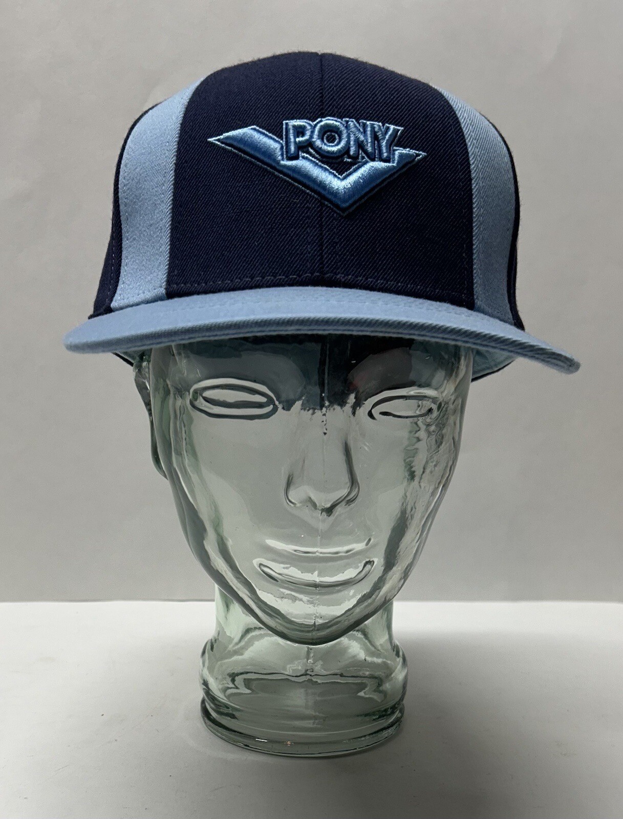 Cappello Berretto Pony Blu Chiaro Fitted Flat Bill Unisex Medium Nuovo senza etichette
