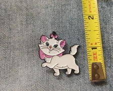 (NEW) MARIE "ARISTOCATS"  LAPEL / ENAMEL PIN -(PIN UB) -NEXT DAY SHIPPING
