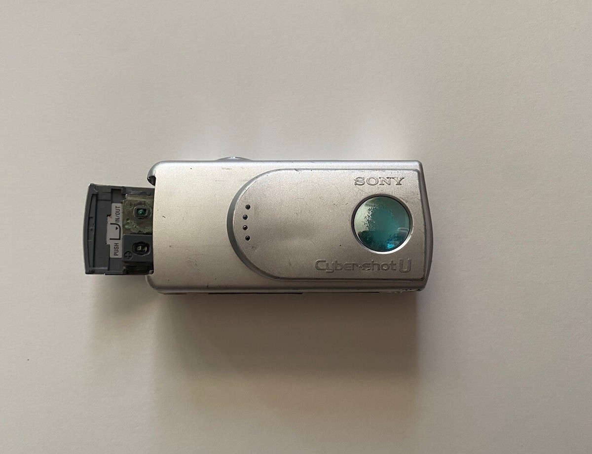 SONY Cyber-shot U DSC-U30 Digital Still Camera 2.0 Mega