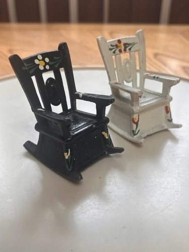 PAIR OF CAST IRON AMISH DECOR ROCKING CHAIR SALT AND PEPPER SHAKERS - Picture 2 of 7