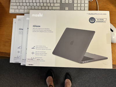 Moshi iGlaze Ultra-Slim Case For Macbook Pro 13 Inch 2020 Brand New Black