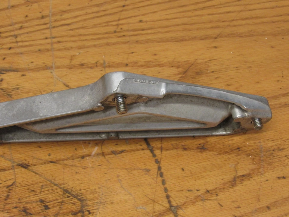 Honda Sabre 1985 VF 700 S V45 VF700S lado izquierdo pasajero trasero estriba y soporte Foto 4 de 4