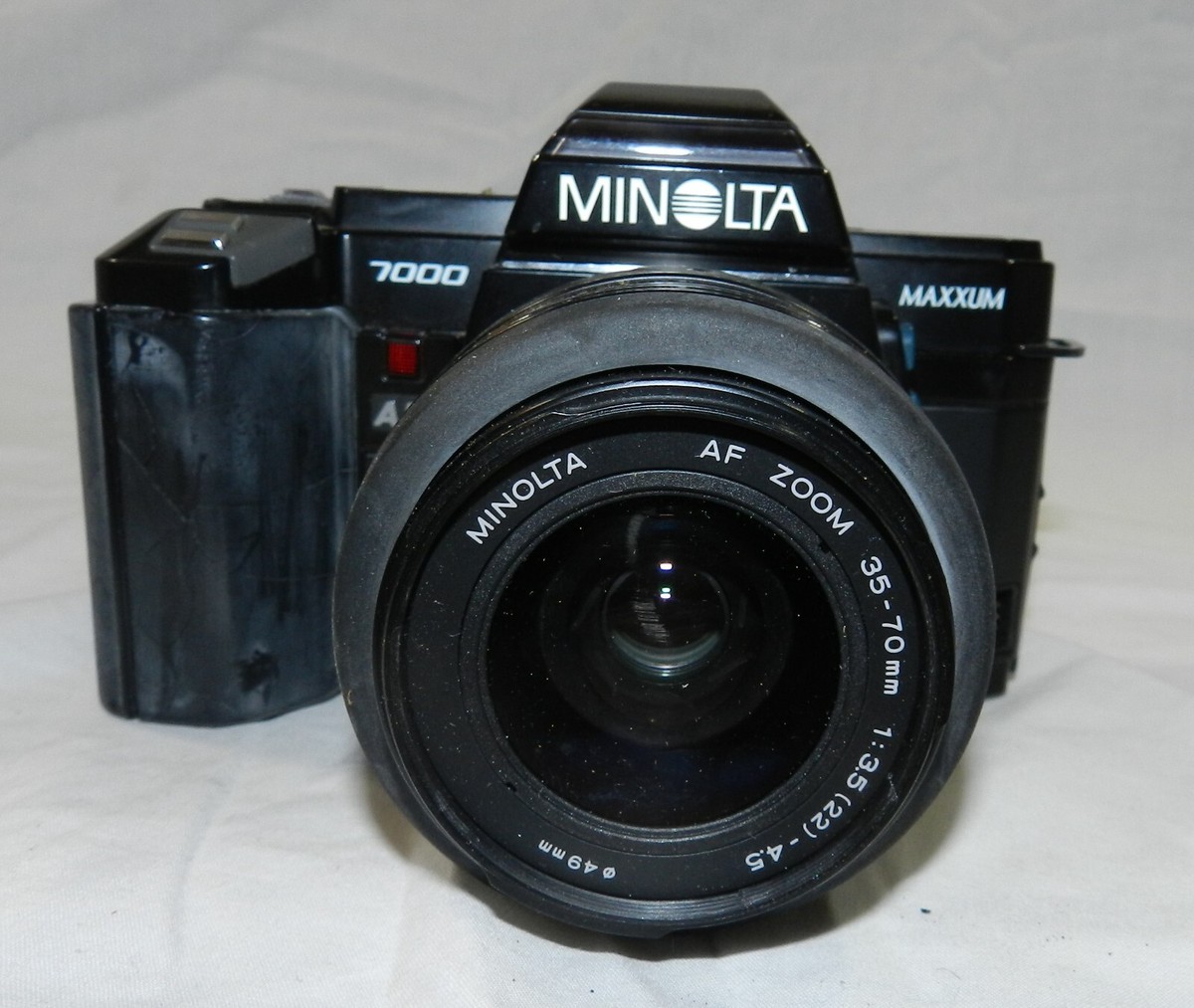 Appareil photo reflex argentique 35 mm Minolta Maxxum 7000 AF avec objectif zoom