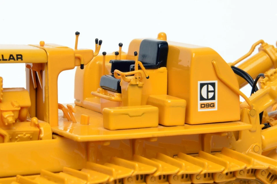 Caterpillar Cat D9G with 9R Ripper Blade - CCM 1:48 Scale Diecast Model New - Image 4 of 4