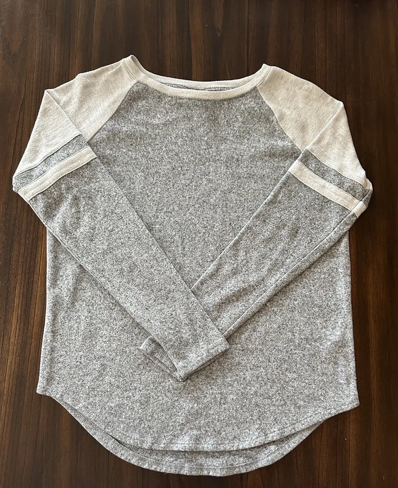 Suéter Kohl’s para mujer/junior talla S Foto 2 de 4