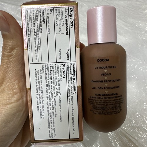 Fondotinta Too Faced Born This Way Healthy Glow SPF 30 Tinta Pelle Cacao - Foto 4 di 5