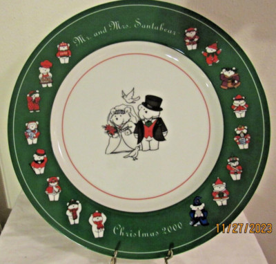 Marshall Field's  Mr. & Mrs. Santa Bear Christmas 2000 12'' Plate
