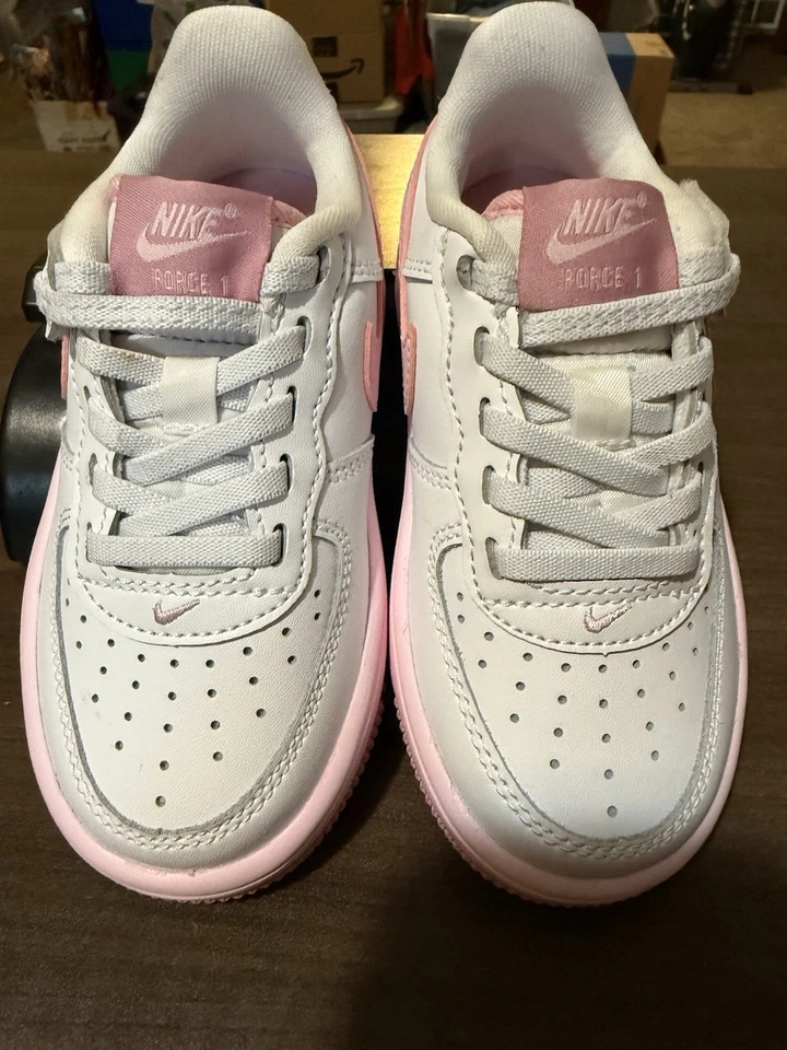 全新无标签 Nike Air Force 1 Low easy on Dunks 粉色 白色 9C 学步女孩 — 第 3/4 张图片