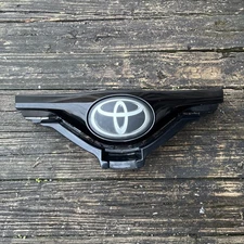 2018-2019 TOYOTA CHR GRILLE W/EMBLEM 53112-10050 OEM