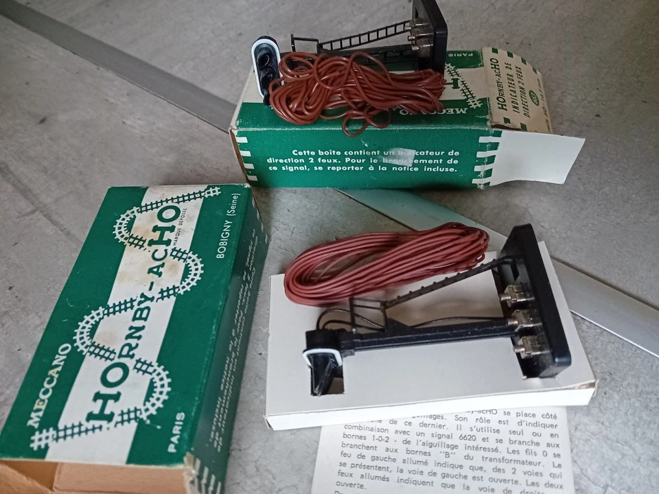 MECCANO/HORNBY HO 6630 LOT 2 INDICATEURS DE DIRECTION 2 FEUX AVEC BOITE BEL ETAT - Photo 2/4