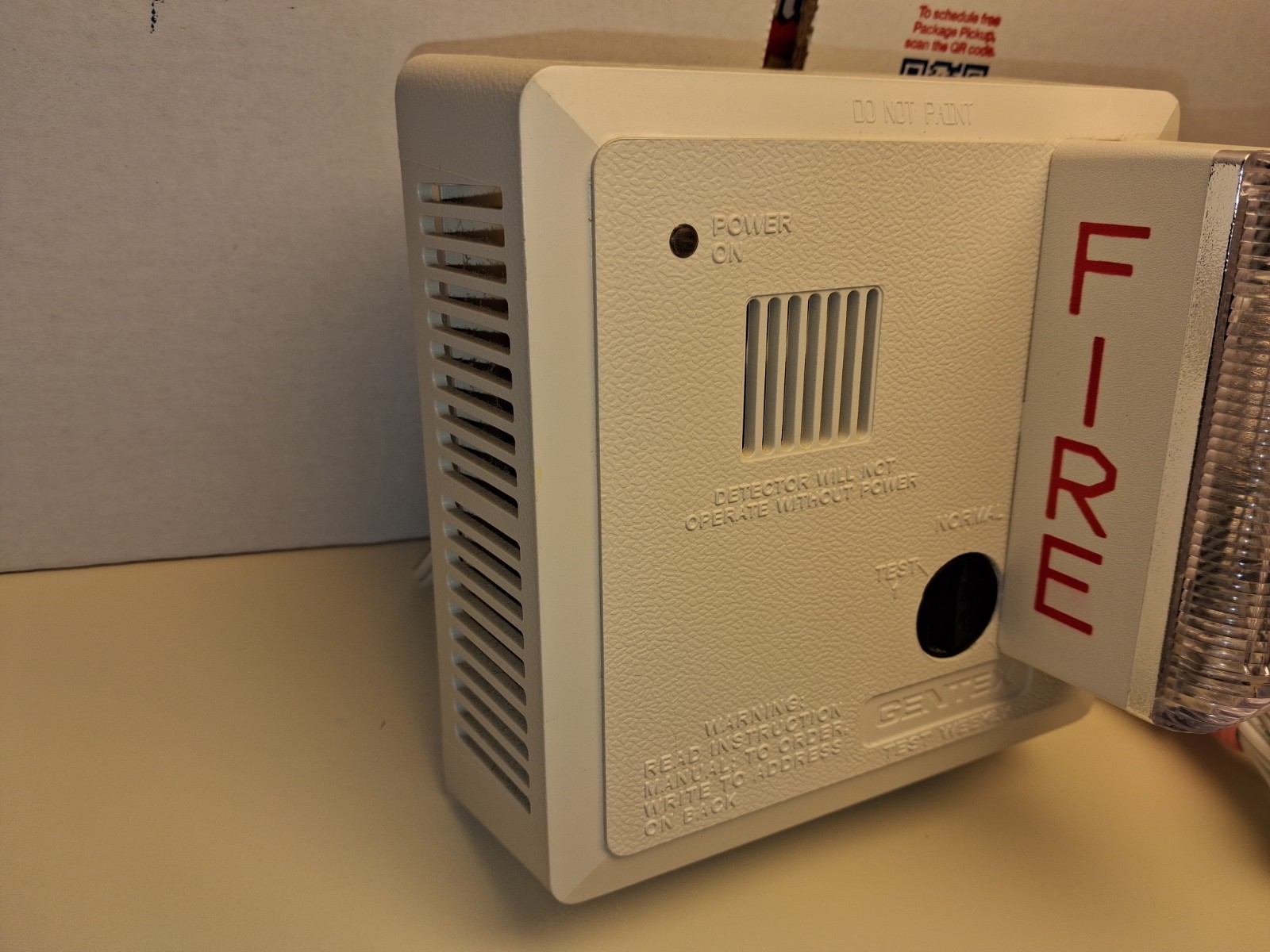 Gentex 7139LS Smoke Alarm W/ ADA Strobe - AC Plug-In W/ Battery Backup Tested