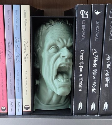 Frankensteins Monster Bücherecke Bücherregal Ornament