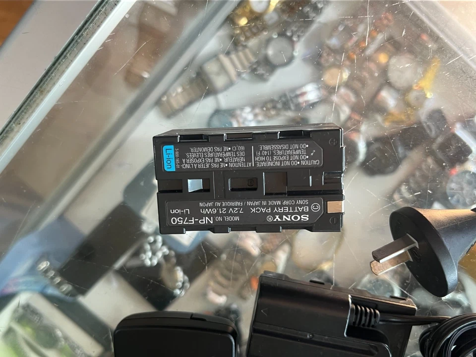 SONY HVR-Z1J DIGITAL HD CAMERA RECORDER / BUNDLE - Image 4 of 4