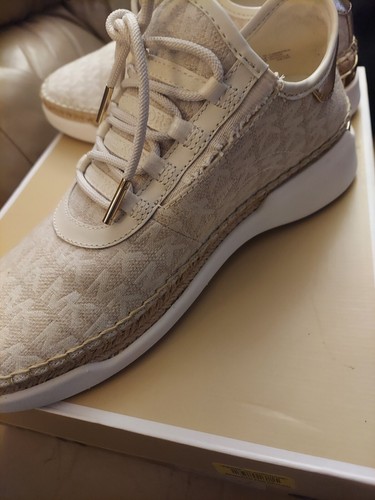 Michael Kors Beige/Gold Canvas Lace-up Shoes Women's Size 7M - Picture 11 of 12