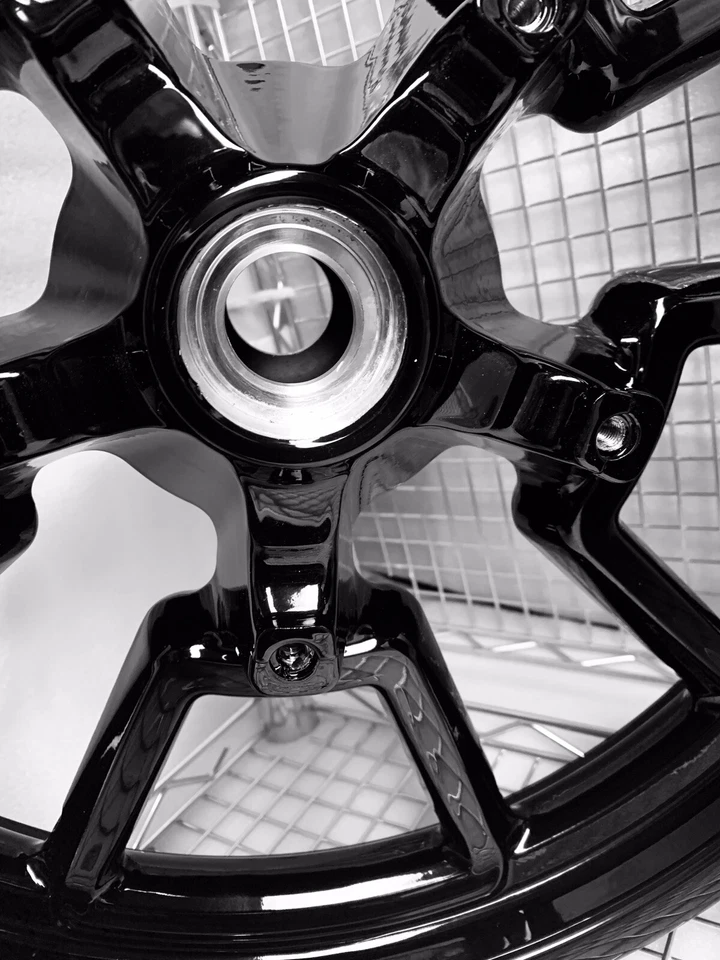 LLANTAS HARLEY DYNA LOW RIDER LOW RIDER S PERSONALIZADAS NEGRO BRILLANTE INTERCAMBIO DE RUEDAS OEM Foto 4 de 4