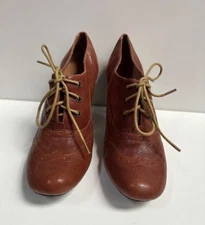 Crown Vintage women size 8.5 brown leather lace up  heel  Shoes