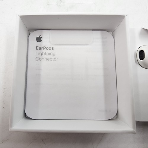 Apple - Wired EarPods with Lightning Connector - White - Photo 6 sur 13
