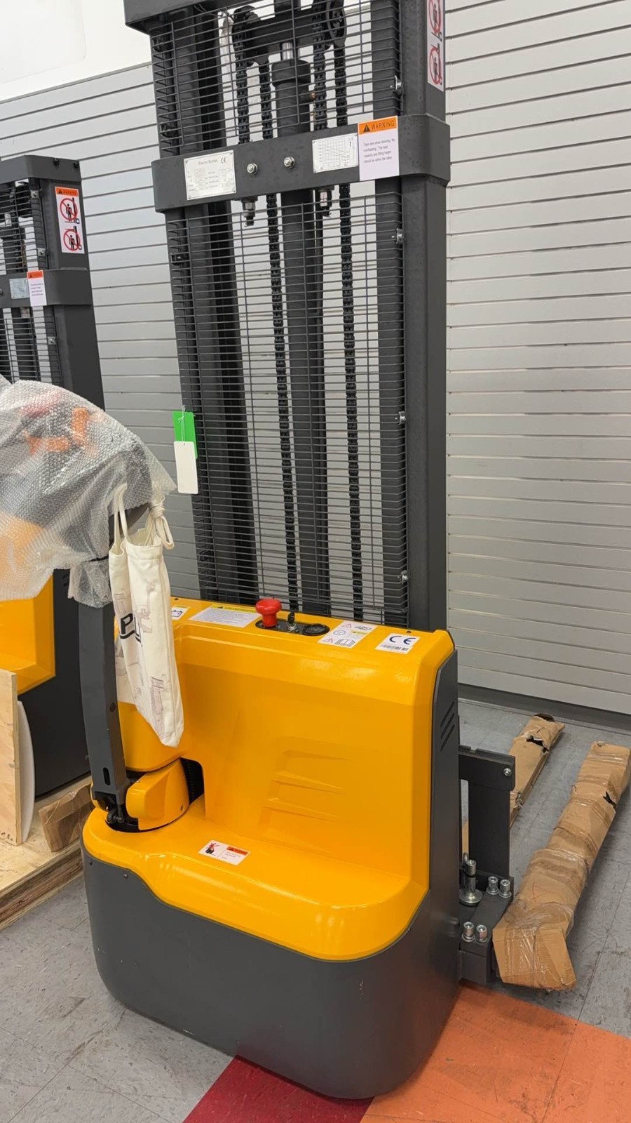 APOLLOLIFT Used Walkie Stacker 2640lb Full Electric Pallet Straddle Stacker 118"