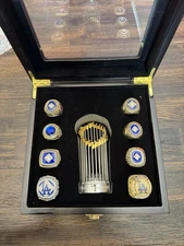 Los Ángeles Dodgers Championship Rings Set Of 8 With Mini Trophy