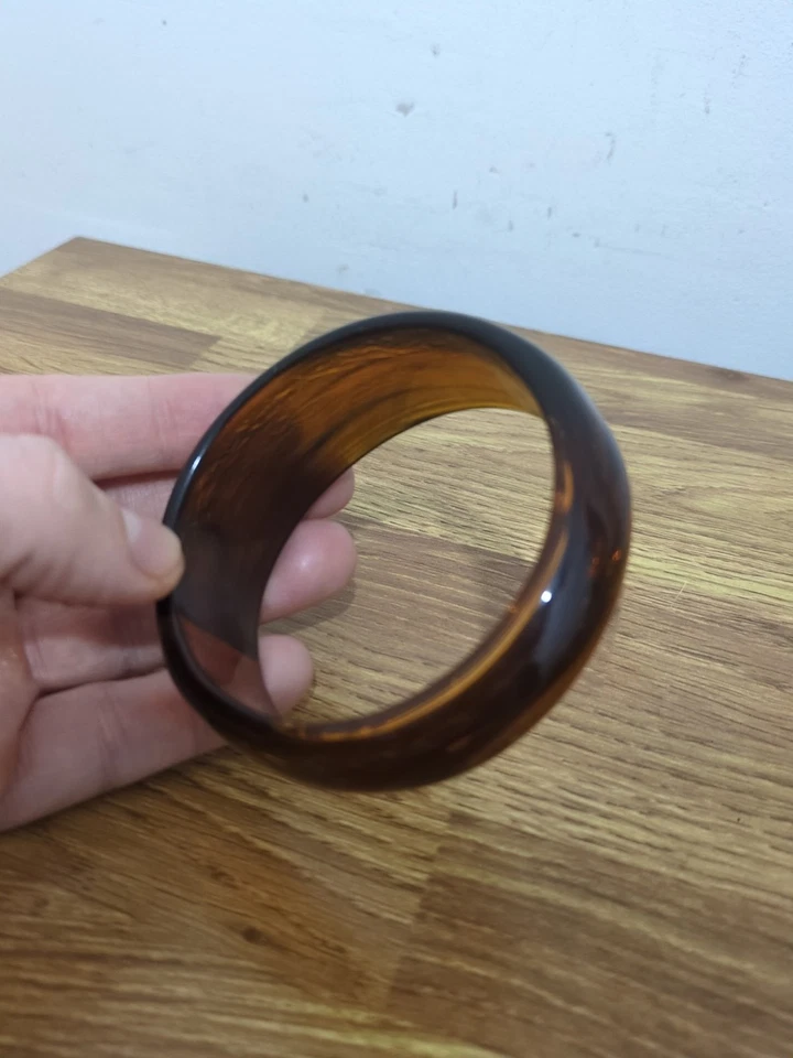 Brazalete jaspeado remolino ámbar profundo color plástico brazalete diseño retro años 70 Foto 4 de 4