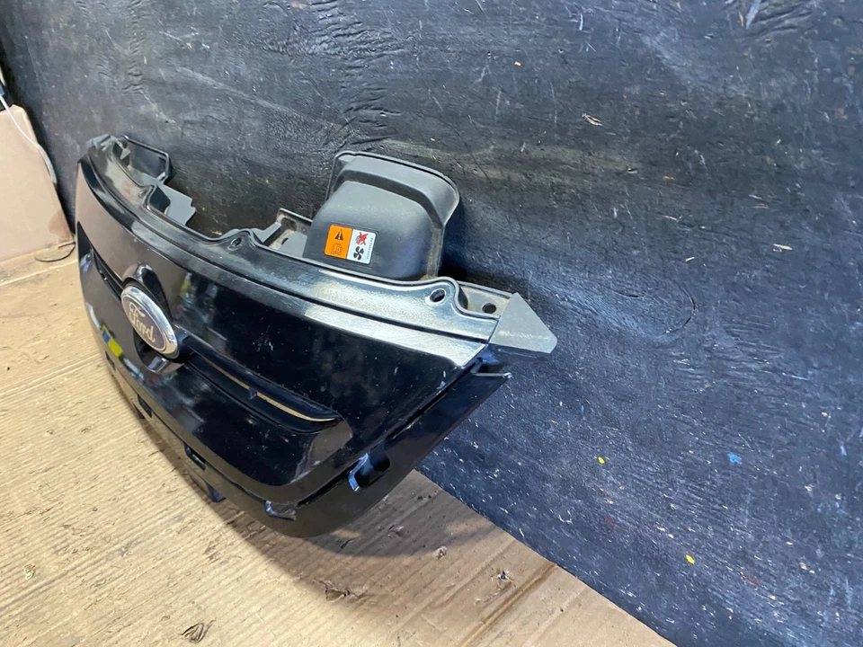 Parrilla superior delantera Ford Fiesta 2011 2012 2013 con emblema OEM S9597 DG Foto 2 de 4