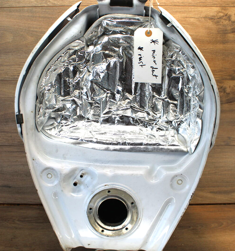 12 2012 Suzuki GSXR750 WHITE GAS TANK FUEL CELL PETROL RESERVOIR - Picture 6 of 11