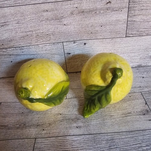 VTG Salt & Pepper Shakers Yellow Lemons 2 Piece Set Spring Summer Kitchen Fruity - Picture 5 of 15