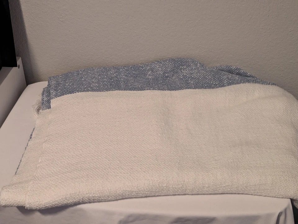 Manta Pottery Barn Borlas Azul Blanco 100% Algodón 50" x 60" Foto 3 de 4