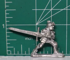 Ral Partha - PALADIN IN FULL PLATE - 1 metal mini  OOP