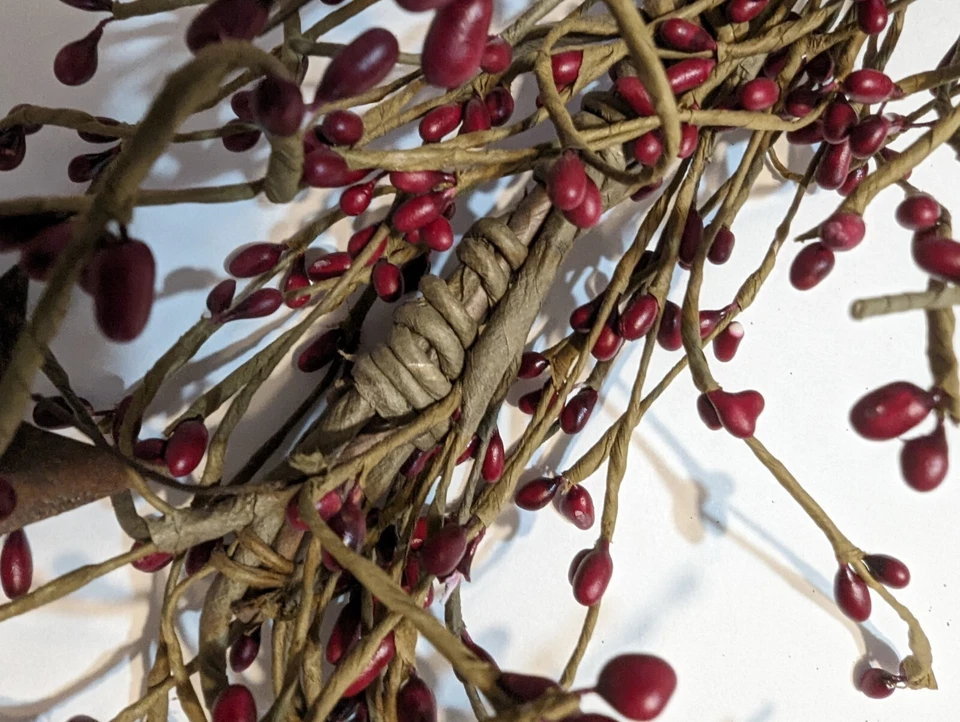 Guirnalda rústica de 40" de pipa de borgoña y estrella oxidada Foto 3 de 4
