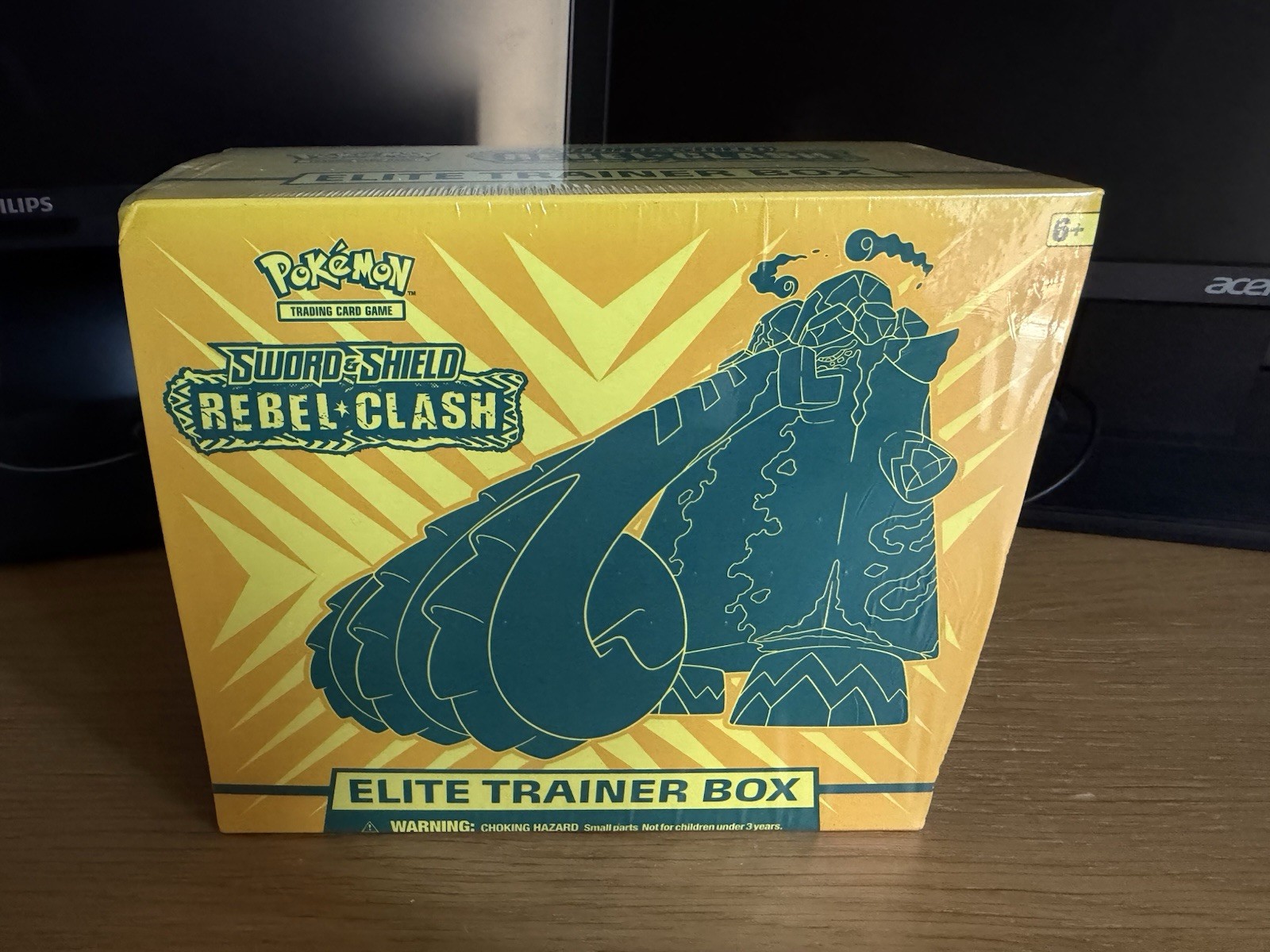 Pokemon TCG Sword & Shield Rebel Clash Elite Trainer Box - Sealed Check Pictures